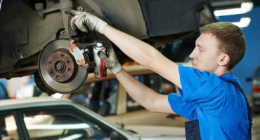 Những Sai Lầm Phá Hủy Hệ Thống Phanh Ô Tô Những Sai Lầm Phá Hủy Hệ Thống Phanh Ô Tô