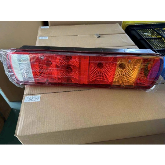 Đèn led hậu xe đầu kéo trung